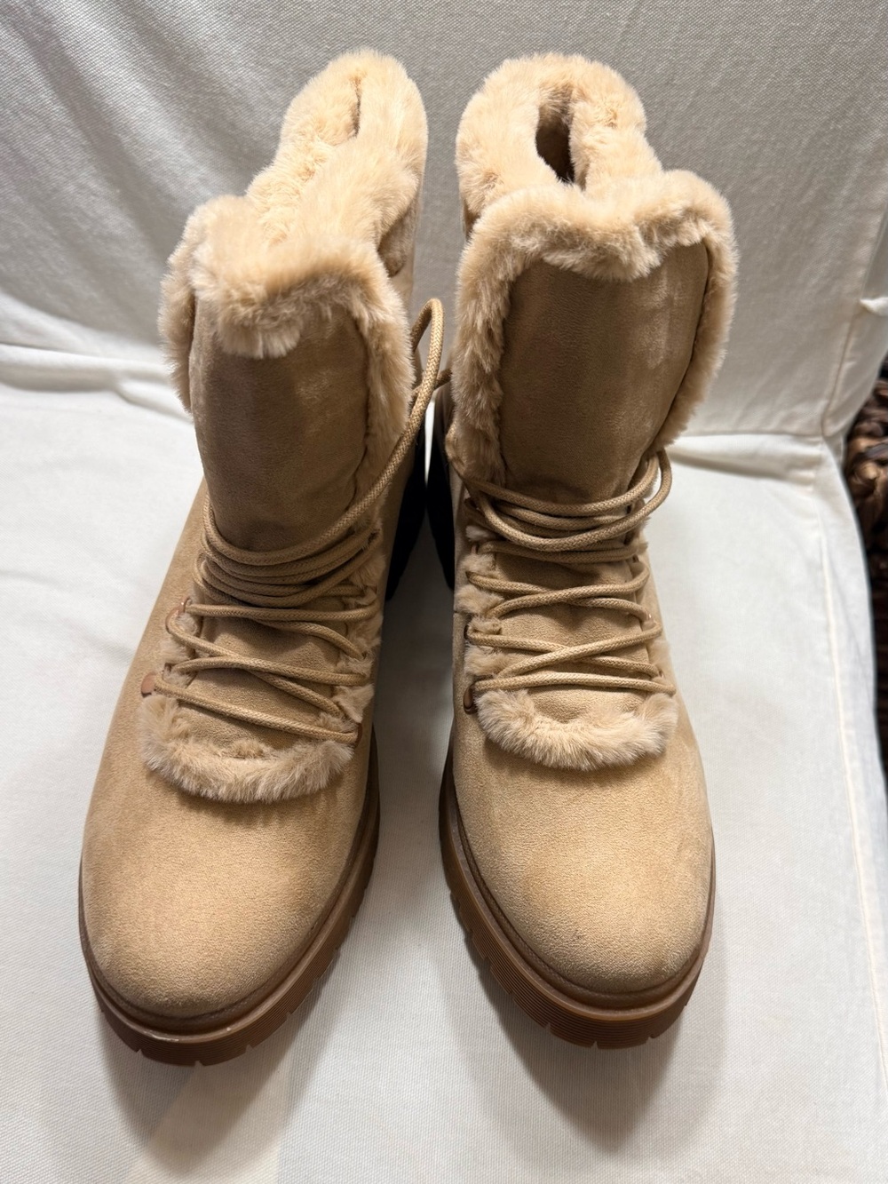 Women's Faux Fur Lace-Up Winter Boots - Tan